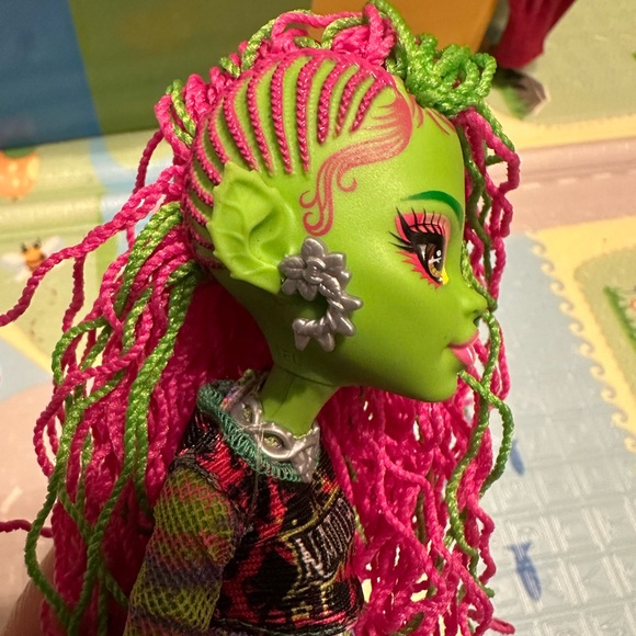 Monster High Venus Mcflytrap Fashion Doll 12” - Picture 5 of 8